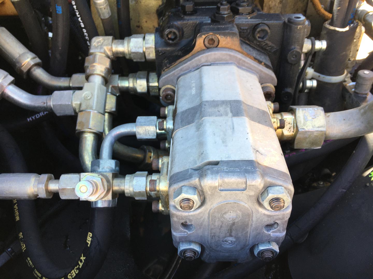 ./imagenes/INVOICE/2019/16623/COMPACTADOR CATERPILLAR CB-335E (30).JPG
